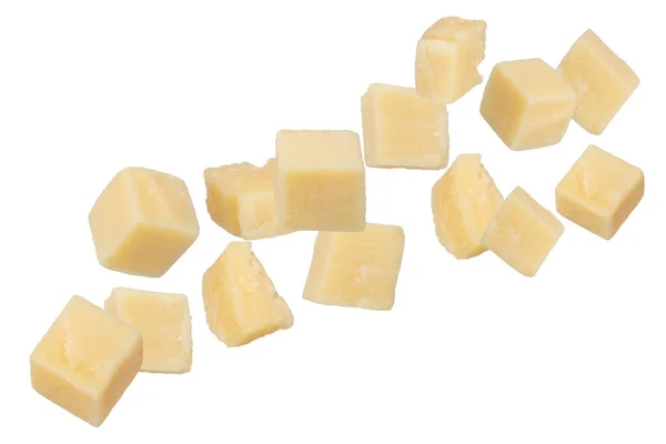 白い背景に単離されたハードパルメザンチーズの作品 白い背景に正方形の形のパルメザンチーズの作品 クローズアップ イタリアの様々なハードチーズ 長い熟成 — ストック写真