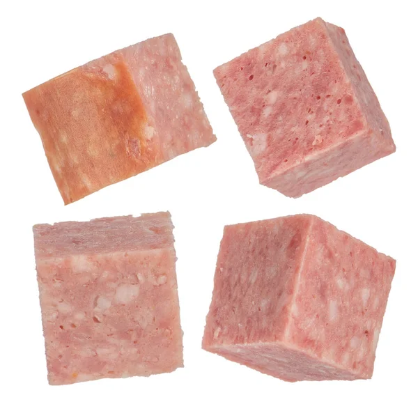 Gerookte Worst Isoleert Vierkantjes Gesneden Salami Worstblokjes Een Witte Geïsoleerde — Stockfoto