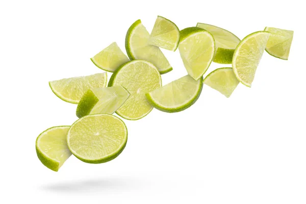 Uçan Meyveler Zole Edilmiş Beyaz Arka Planda Limon Dilimleri Limon — Stok fotoğraf