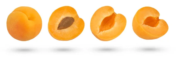 Entsteinte Aprikosenscheiben Auf Weißem Hintergrund Aprikosenscheiben Mit Kernen Auf Verschiedenen — Stockfoto