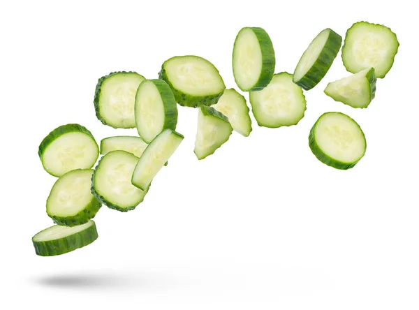 Slices Green Cucumbers White Isolated Background Slices Green Cucumbers Scatter — Stock Photo, Image