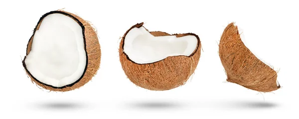 Flygande Kokosnöt Halva Kokosnötter Vit Isolerad Bakgrund Delar Kokosnötter Med — Stockfoto