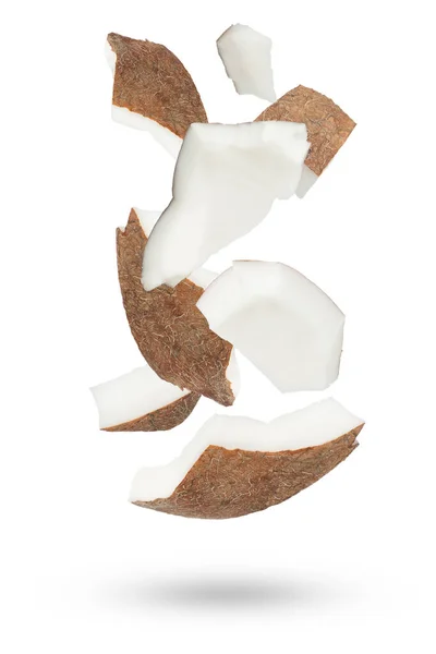 Kawałki Kokosów Białym Odizolowanym Tle Kawałki Kokosów Rozpraszają Się Różnych — Zdjęcie stockowe