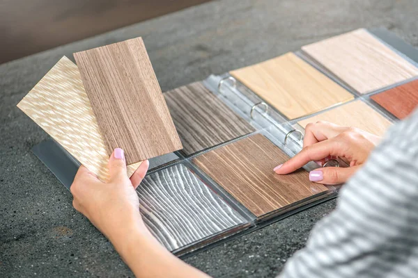 Samples Wood Hands Close Woman Designer Selects Wood Samples Collection — Stock Photo, Image