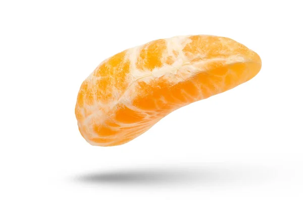 Una Rebanada Mandarina Madura Fresca Sobre Fondo Blanco Aislado Mandarín — Foto de Stock