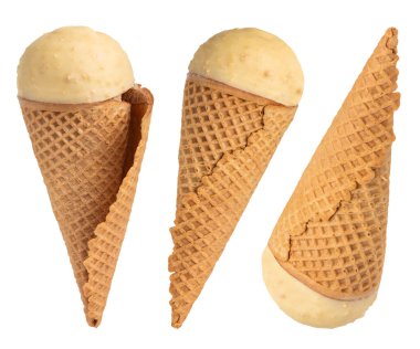 Vanilyalı waffle bardağında beyaz izole edilmiş bir arka planda iki dondurma. Vanilyalı dondurma, beyazın farklı taraflarından. Yüksek kalite fotoğraf