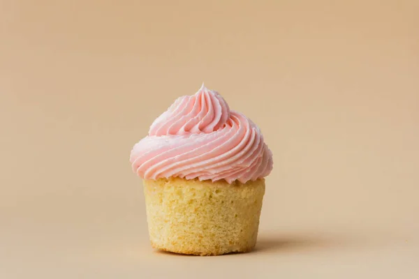 Närbild Vanilj Cupcake Med Rosa Vispad Smör Grädde Topp Färskost — Stockfoto