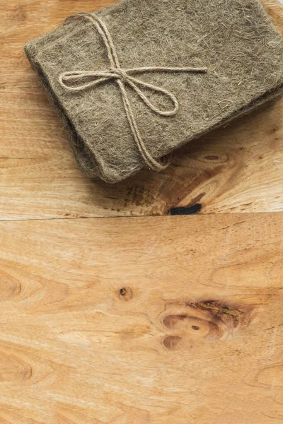 在家里种微绿色植物的套件 木制底座上的衬垫 — 图库照片