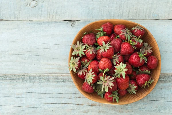 Top View Wooden Bowl Full Freshly Picked Ripe Red Strawberries — Stock Photo, Image