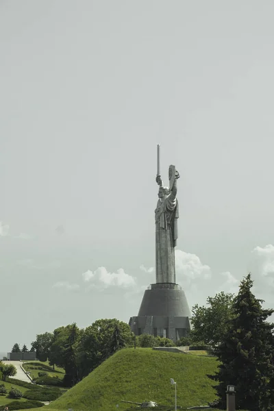 Kyiv Ucrania Junio Famoso Monumento Ucraniano Patria Escultura Acero Inoxidable —  Fotos de Stock