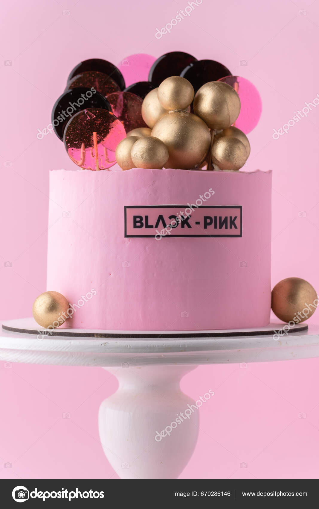 Kyiv Ukraine Juillet Gâteau D'anniversaire Pour Une Fan Blackpink Korean —  Photo éditoriale © alexanderon #670286146