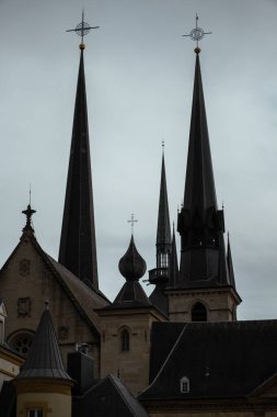 Lüksemburg 'daki Notre-dame Katedrali' nin silueti. Lüksemburg Büyük Dükalığı 'nın başkentindeki Roma Katolik Katedrali Kilisesi