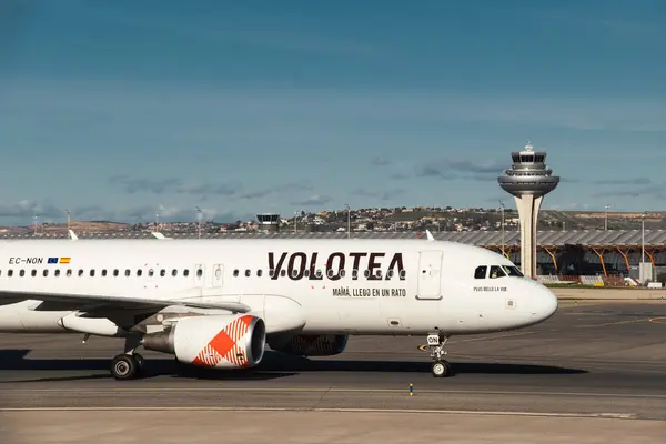 stock image Madrid, Spain - February 02, 2024: Big passenger Airbus A320 aircraft of Volotea Airlines taxing in Madrid-Barajas Airport during sunny day. Volotea Airlines is a Spanish low-cost airline