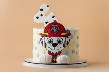 Kyiv, Ukrayna - 14 Kasım 2024: PaW Patrol animasyon televizyon dizisinin küçük bir hayranı için doğum günü pastası