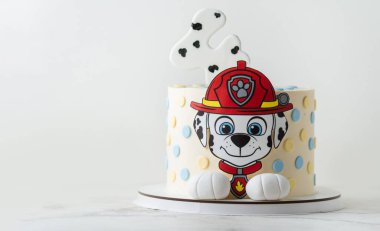 Kyiv, Ukrayna - 14 Kasım 2024: PaW Patrol animasyon televizyon dizisinin küçük bir hayranı için doğum günü pastası.