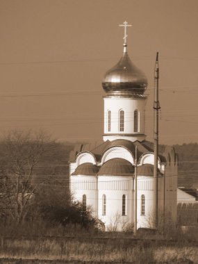 Cadde 'nin dışındaki kilise. Vaftizci Yahya Kilisesi.