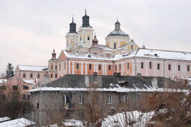 Eski şehrin tarihi kısmı. Dönüşüm Katedrali. Büyük kilise.