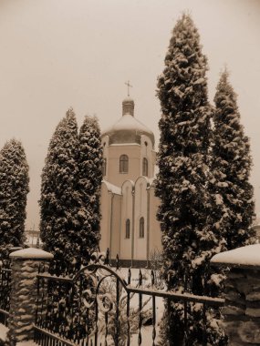  Kutsal Bakire Kilisesi         