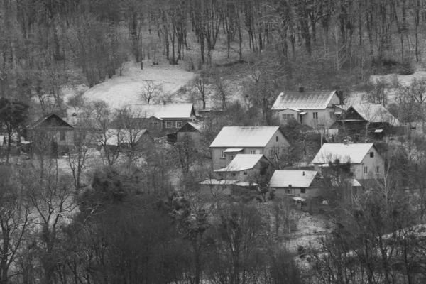 Zimowy Las Drewniany Dom Ukraińskiej Wsi Obrzeżach Miejscowości Okolica Poza — Zdjęcie stockowe