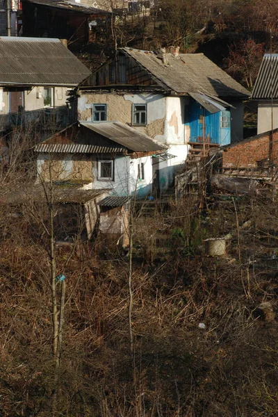 Χειμερινό Δάσος Ξύλινο Σπίτι Στο Ουκρανικό Χωριό Στα Περίχωρα Του — Φωτογραφία Αρχείου