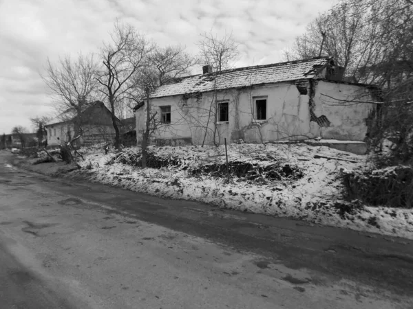 Vinterskog Trähus Den Ukrainska Byen Utkanten Byn — Stockfoto