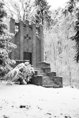 Mezarlıktaki şapel. Mochulsky ailesinin şapeli.