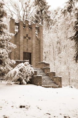 Mezarlıktaki şapel. Mochulsky ailesinin şapeli.