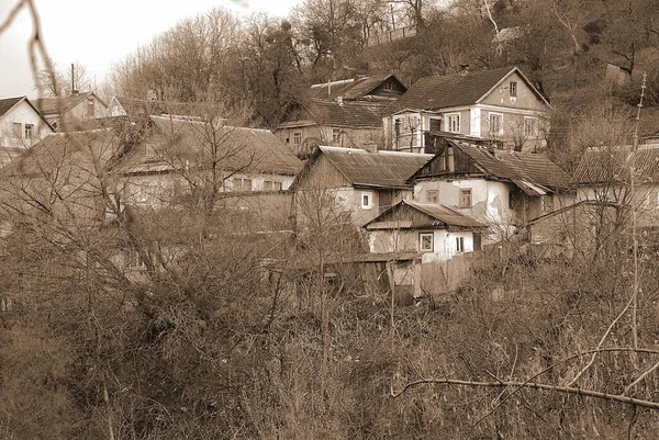 ウクライナの村の木造住宅 村の郊外に — ストック写真