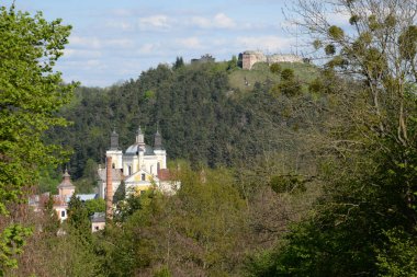 Eski şehrin tarihi kısmı. Şekil Değiştirme Katedrali. Castle Hill 'in genel manzarası..
