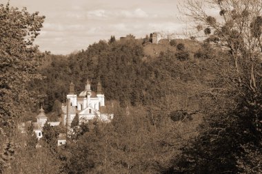Eski şehrin tarihi kısmı. Şekil Değiştirme Katedrali. Castle Hill 'in genel manzarası..