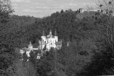 Eski şehrin tarihi kısmı. Şekil Değiştirme Katedrali. Castle Hill 'in genel manzarası..
