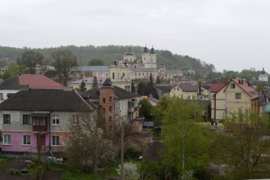 Eski şehrin tarihi kısmı. Eski kasaba, merkez cadde. Dönüşüm Katedrali. St. Stanislaus Katolik Kilisesi. Nicholas Katedrali (Fransisken Manastırı). Eski büyük kilise.
