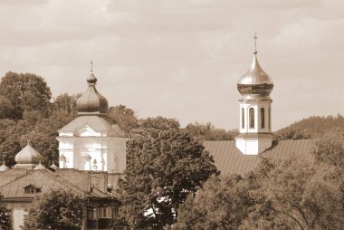  Eski şehrin tarihi kısmı. St. Nicholas Katedrali. Fransisken Manastırı.