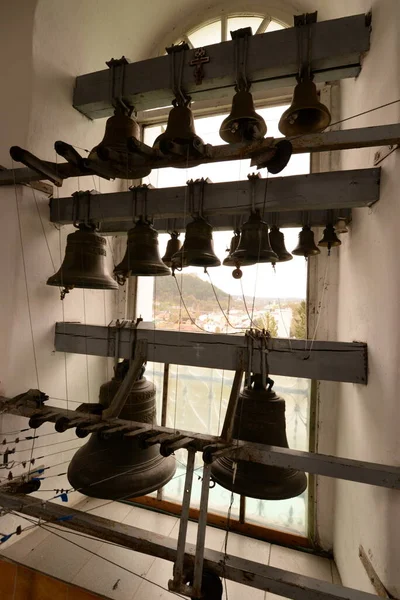 Kilise demir çanlar yaptı