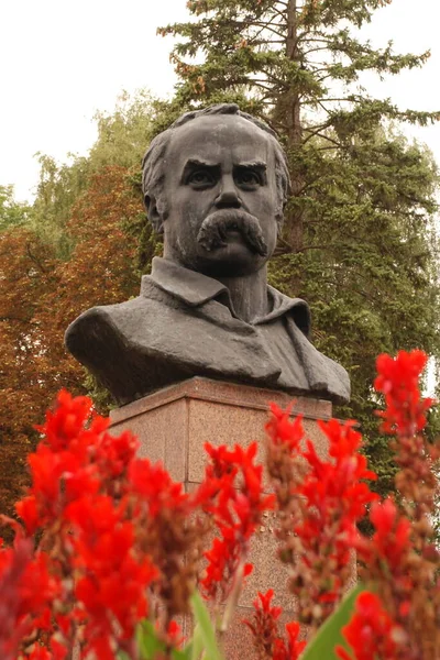 Taras Shevchenko Anıtı