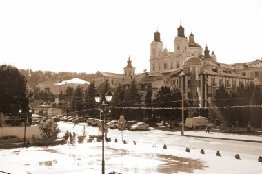 Eski şehrin tarihi kısmı. Dönüşüm Katedrali. Büyük kilise.  