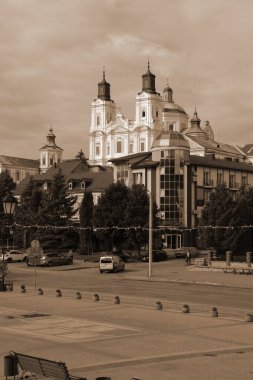 Eski kentin tarihi merkezi. Eski şehrin tarihi kısmı. Dönüşüm Katedrali. Büyük kilise. 