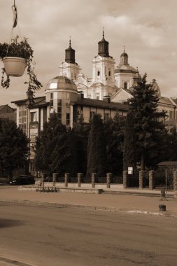 Eski kentin tarihi merkezi. Eski şehrin tarihi kısmı. Dönüşüm Katedrali. Büyük kilise. 