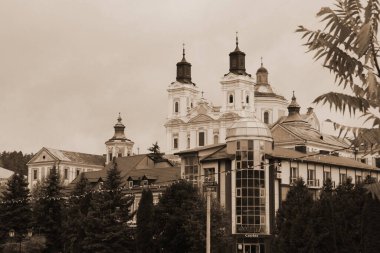 Eski şehrin tarihi kısmı. Dönüşüm Katedrali. Büyük kilise.  