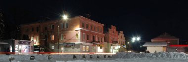 Eski şehrin üzerinde kış akşamı