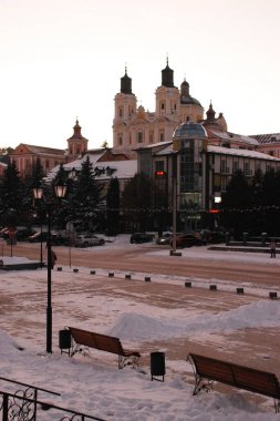 Eski şehrin tarihi kısmı. Dönüşüm Katedrali. Büyük kilise.  