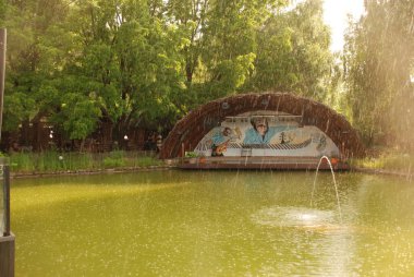 Göletin üzerine park et.