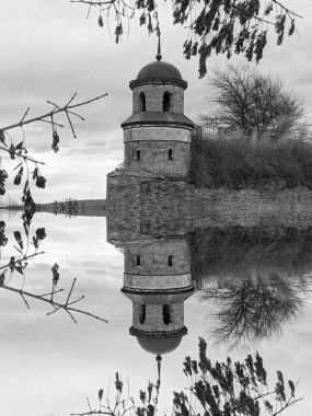  Eski kalenin kulesi. Dubno Kalesi savunma duvarları.