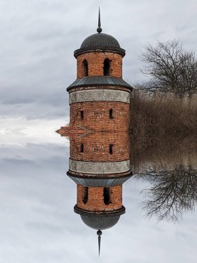  Eski kalenin kulesi. Dubno Kalesi savunma duvarları.