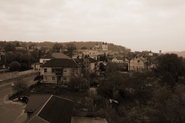 Eski şehrin tarihi kısmı. Eski kasaba, merkez cadde. Dönüşüm Katedrali. St. Stanislaus Katolik Kilisesi. Nicholas Katedrali. Fransisken Manastırı.