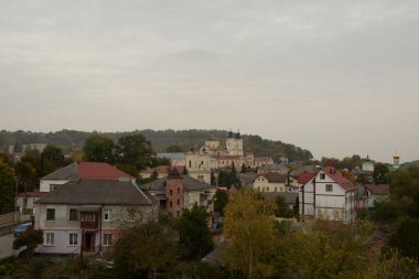 Eski şehrin tarihi kısmı. Eski kasaba, merkez cadde. Dönüşüm Katedrali. St. Stanislaus Katolik Kilisesi. Nicholas Katedrali (Fransisken Manastırı). Eski büyük kilise.