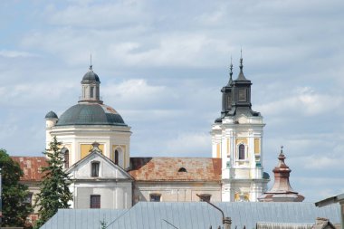  Eski şehrin tarihi kısmı. Dönüşüm Katedrali. Büyük kilise.