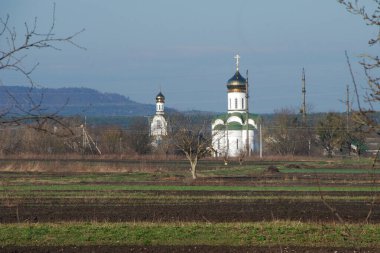 Cadde 'nin dışındaki kilise. Vaftizci Yahya Kilisesi