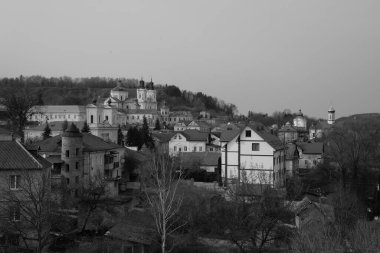 Eski şehrin tarihi kısmı. Eski kasaba, merkez cadde. Dönüşüm Katedrali. St. Stanislaus Katolik Kilisesi. Nicholas Katedrali (Fransisken Manastırı). Eski büyük kilise.