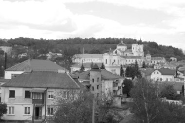 Eski şehrin tarihi kısmı. Eski kasaba, merkez cadde. Dönüşüm Katedrali. St. Stanislaus Katolik Kilisesi..